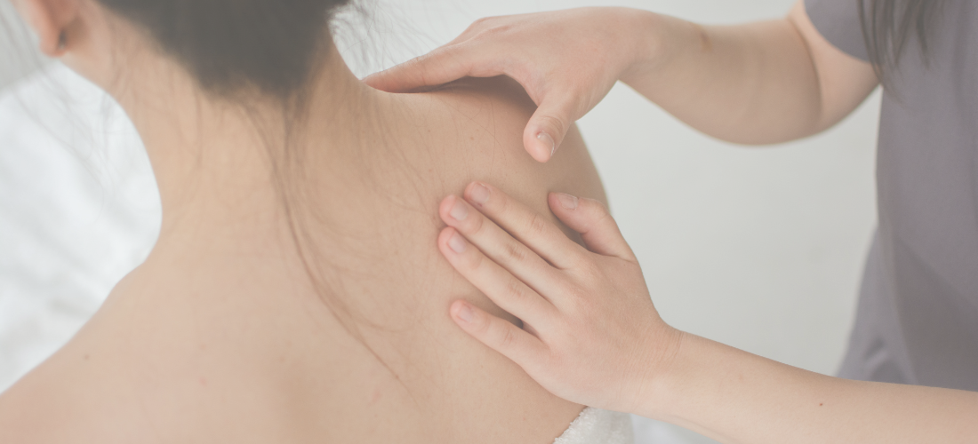 Stiv nakke og vondt mellom skulderbladene gravid Mammakl